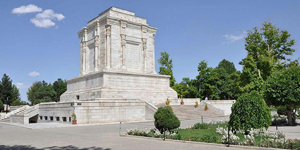 آرامگاه فردوسی در مشهد؛ نماد جاودان فرهنگ و ادب ایران‌زمین
