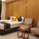 اتاق خواب دونفره با تخت های تک نفره هتل نورا مشهد