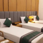 اتاق سه نفره با تخت های تک نفره