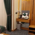 امکانات در اتاق و هتل نورا مشهد