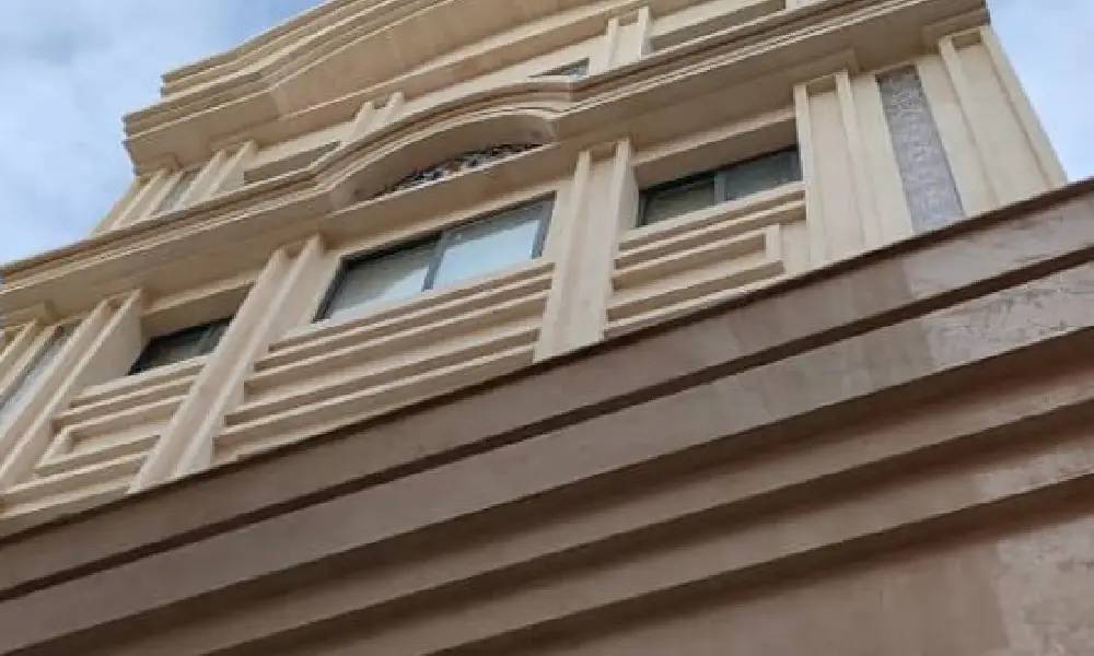 هتل نگین هشتم مشهد، گزینه‌ای ایده‌آل برای زائران امام رضا و خانواده‌هاست. سوئیت‌های جادار، آشپزخانه کامل، رستوران متنوع و پارکینگ، اقامتی راحت و اقتصادی را فراهم می‌کند. هم‌اکنون رزرو آنلاین با تخفیف ویژه و دسترسی آسان به حرم و بازار رضا.