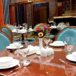 سالن غذا خوری در هتل نورا مشهد