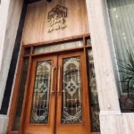 درب ورود هتل ضیافت نور