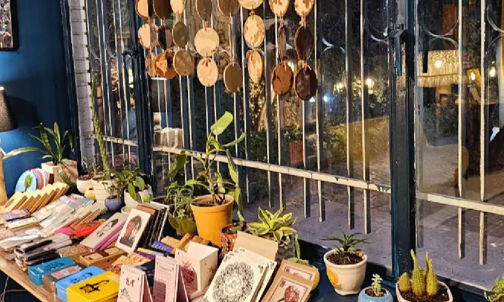 کافه کتاب درخت مشهد
