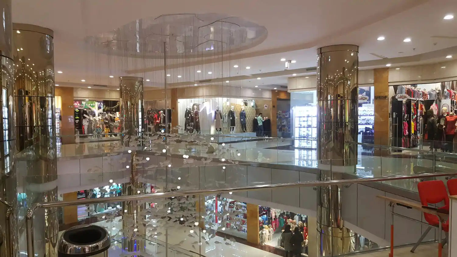 فروشگاه ها و تنوع خرید در مرکز خرید ارمان مشهد