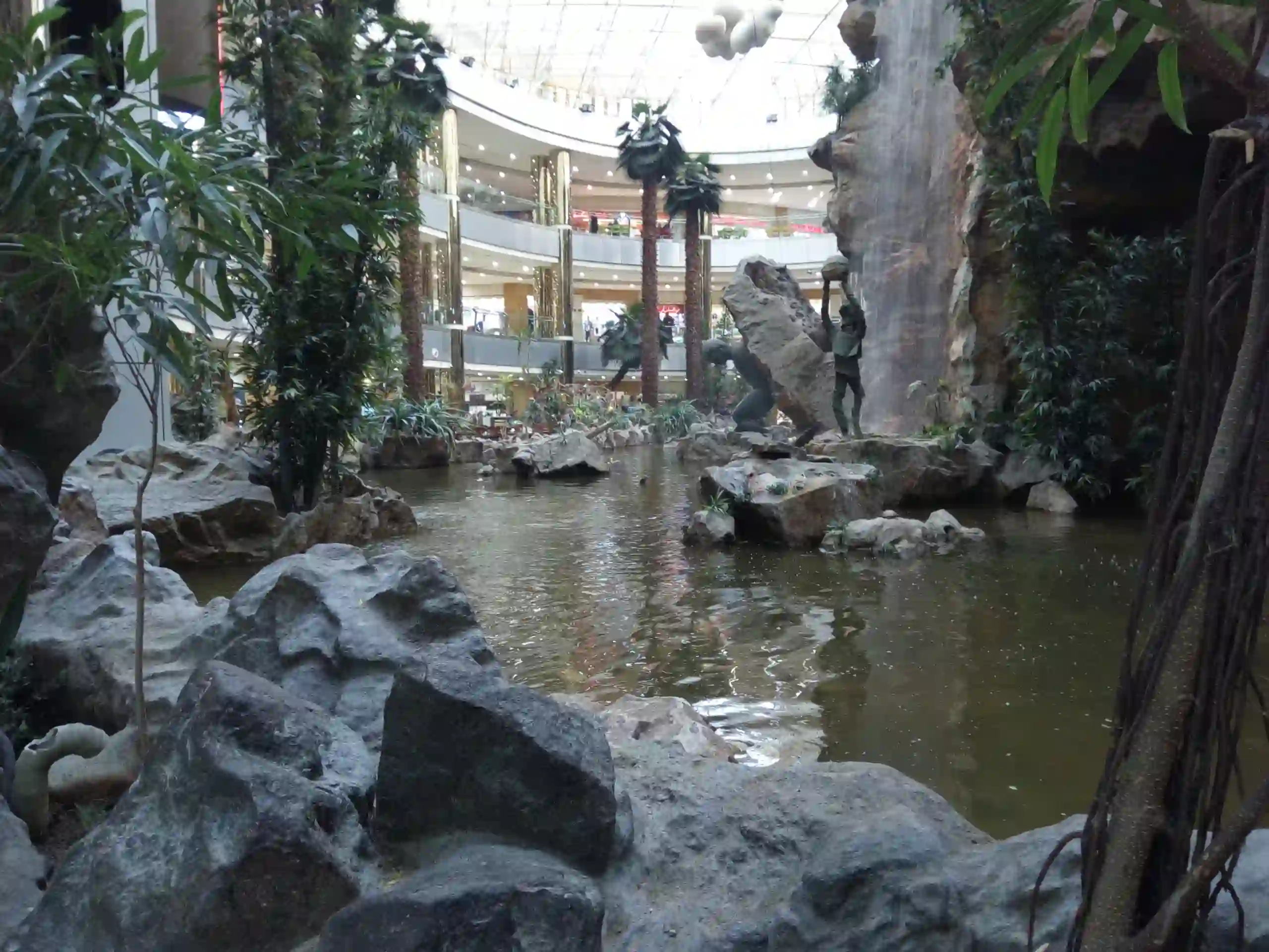 معماری متفاوت پاساژ ارمان مشهد؛ تلفیق هنر و طبیعت