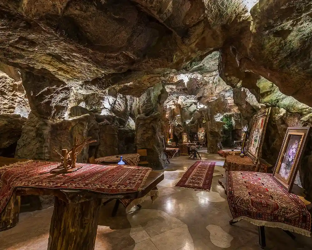 رستوران صخره ای و غار گردشگری؛ امضای خاص پاساژ ارمان مشهد