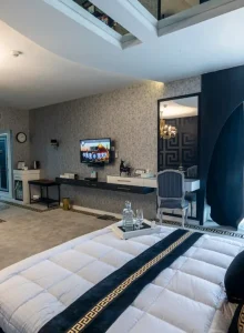 اتاق با دکور سرمه ای هتل قصر بین الملل