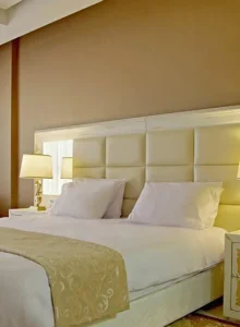 اتاق با تخت دو نفره هتل اترک مشهد