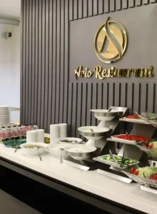 سالاد و پذیرایی در هتل آریو مشهد