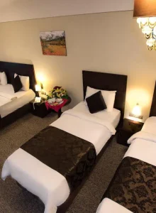 رزرو اتاق خواب 4 نفره سلف سرویس هتل جواهر شرق مشهد