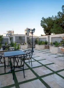 کافه در پشت بام با فضای باز هتل الوند مشهد