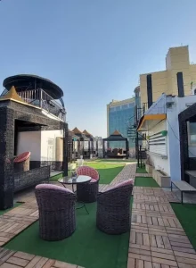 کافه با فضای باز در هتل سایه مشهد