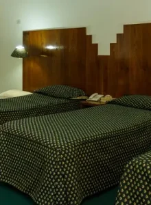 اتاق خواب سه نفره هتل کاروان یزد