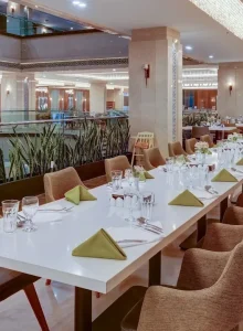 میز غذا خوری هتل خورشید هشتم کوثر