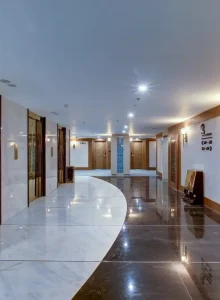 راهرو و آسانسور هتل خورشید هشتم کوثر