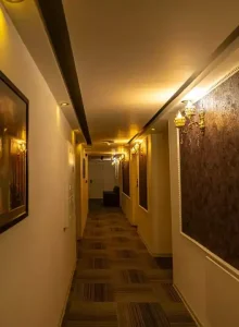 راهرو هتل الوند مشهد