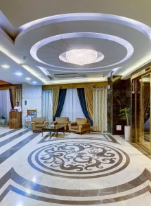 درب ورودی هتل پارسیس