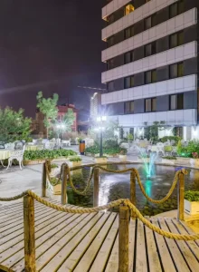 فضای سبز برای استراحت در تراس هتل سی نور