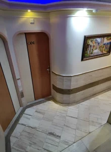 راهرو هتل آپارتمان فرزانه مشهد