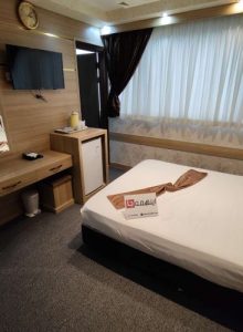 اتاق هتل سی و سه پل مشهد