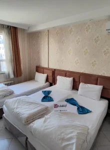 اتاق سه نفره هتل آپارتمان آرامش مشهد