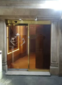 ورودی هتل آپارتمان هشتمین اختر