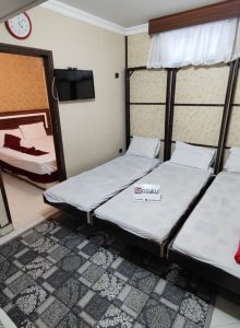 اتاق خواب سه نفره هتل آپارتمان پایتخت مشهد