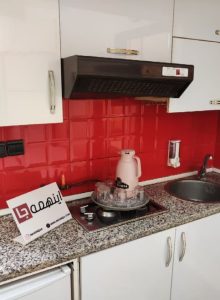 آشپزخانه هتل آپارتمان پایتخت مشهد