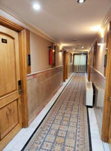 راهرو هتل آپارتمان خیام مشهد