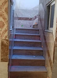 راه پله سوئیت آپارتمان غزنوی