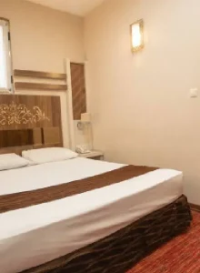 اتاق خانوادگی در هتل آفتاب شرق مشهد