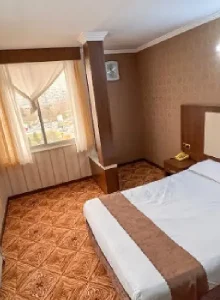 اتاق خواب با تخت دو نفره هتل سفیران