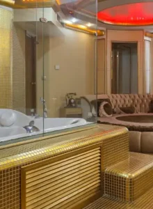 اتاق خواب مدرن در هتل میامی مشهد