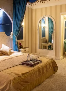 اتاق خواب کرمی هتل قصر بین الملل