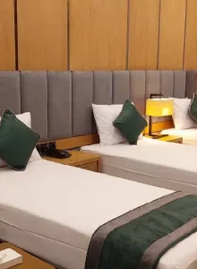 اتاق سه نفره با تخت های تک نفره