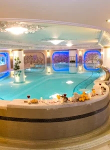استخر هتل قصر طلایی