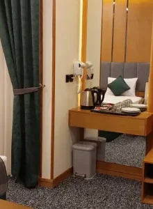 امکانات در اتاق و هتل نورا مشهد