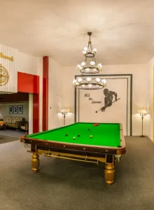 سالن بیلیارد هتل قصر طلایی