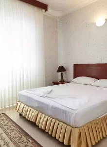 خواب با تخت دو نفره در هتل هلیا