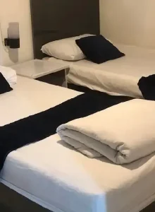 رزرو اتاق خواب دونفره با تخت های تک نفره در هتل نارون مشهد