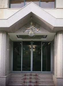 درب ورودی هتل خانه سبز