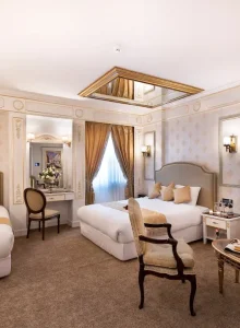 دکور سفید شکیل هتل قصر بین الملل