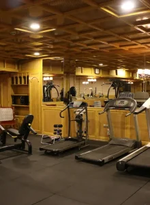 سالن بدنسازی هتل قصر طلایی