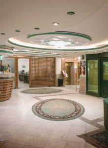 ورودی و لابی هتل خانه سبز