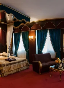 هتل قصر بین الملل اتاق با دکورقرمز