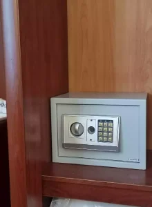 کمد و صندوق لوازم با ارزش مند هتل هلیا